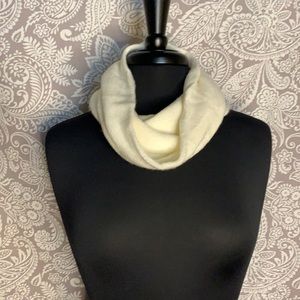 Old Navy Cream white Neckwarmer